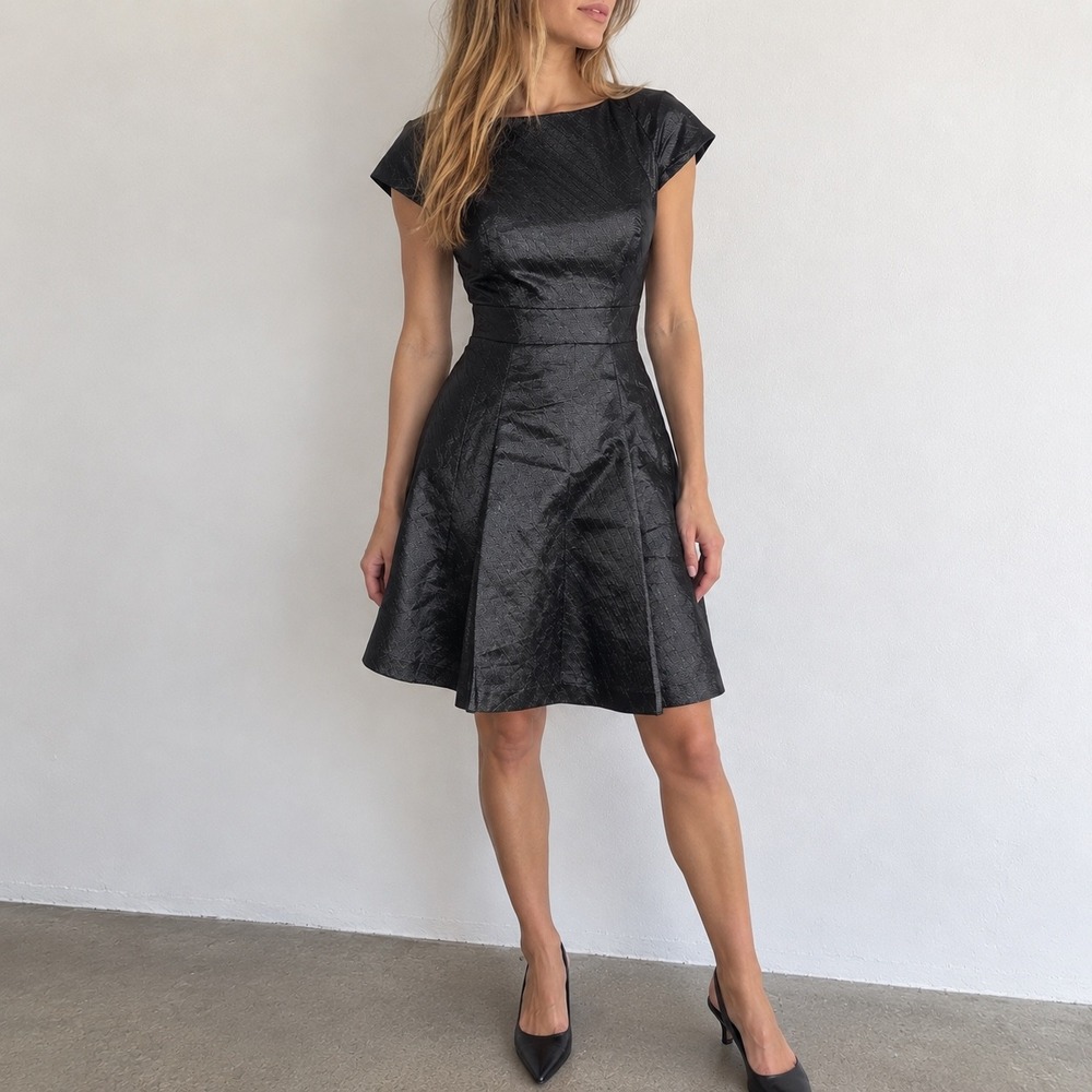 Reiss Black Metallic Fit and Flare Cap Sleeve Dress Size 2 Cocktail Formal Party